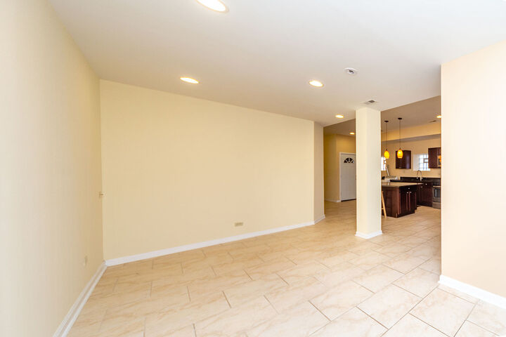 Property Photo:  7554 N Claremont Avenue G  IL 60645 