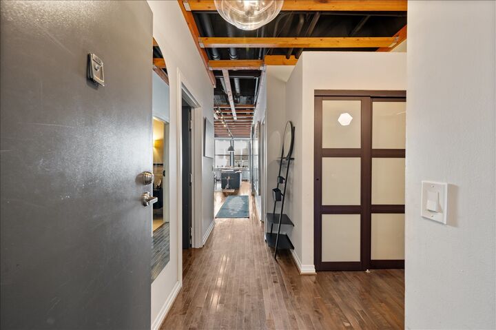 Property Photo:  20 N State Street 409  IL 60602 
