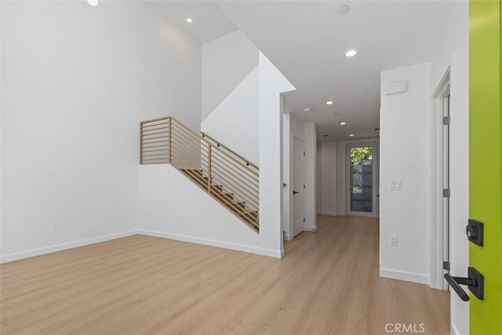 Property Photo:  176 N Catalina Avenue 103  CA 91106 