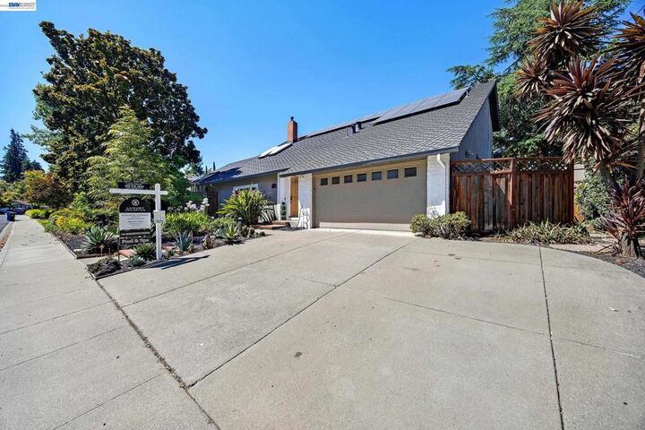 Property Photo:  1759 Crescent Dr  CA 94598 