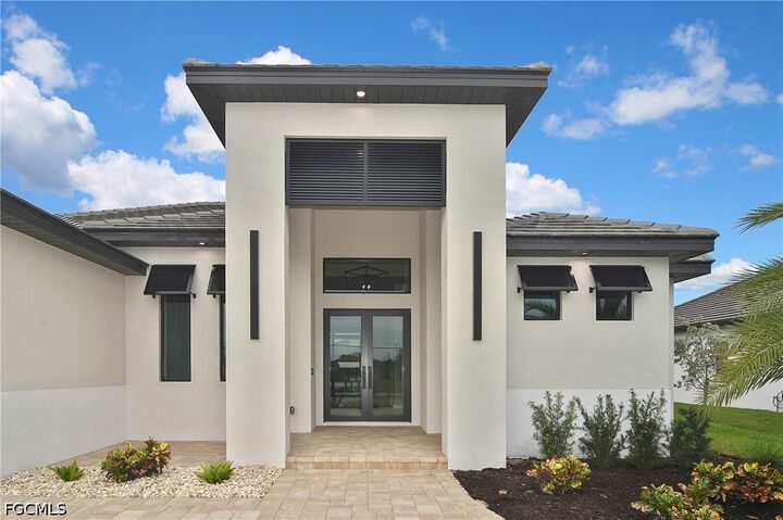 Property Photo: 1430 Mohawk Parkway FL 33914-6346