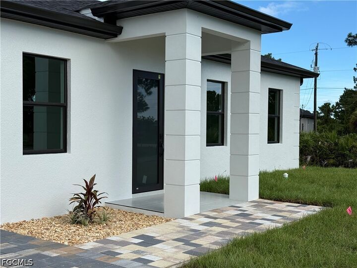 Property Photo:  824 Dawhert Avenue S  FL 33974 