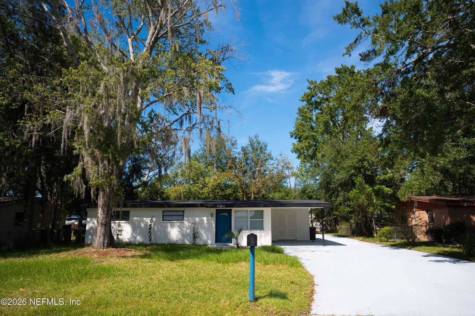 Property Photo: 5201 Locksley Avenue FL 32208