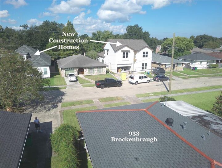 Property Photo: 933 Brockenbraugh Court LA 70005