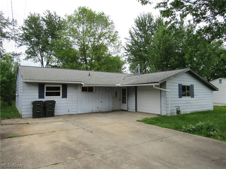 Property Photo:  2653 Fairfax Street  OH 44241 