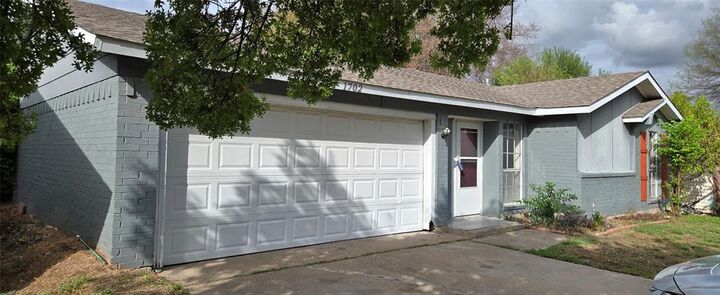Property Photo:  1702 Pisces Street  TX 75051 
