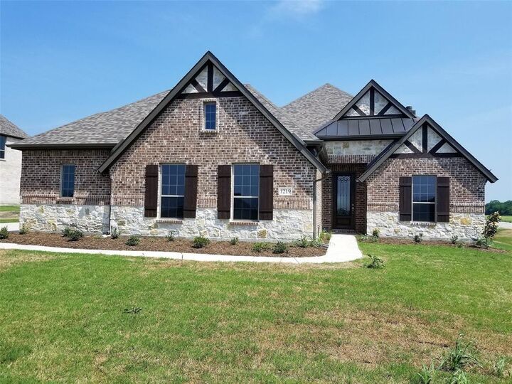 Property Photo: 397 Willie's Court TX 76273