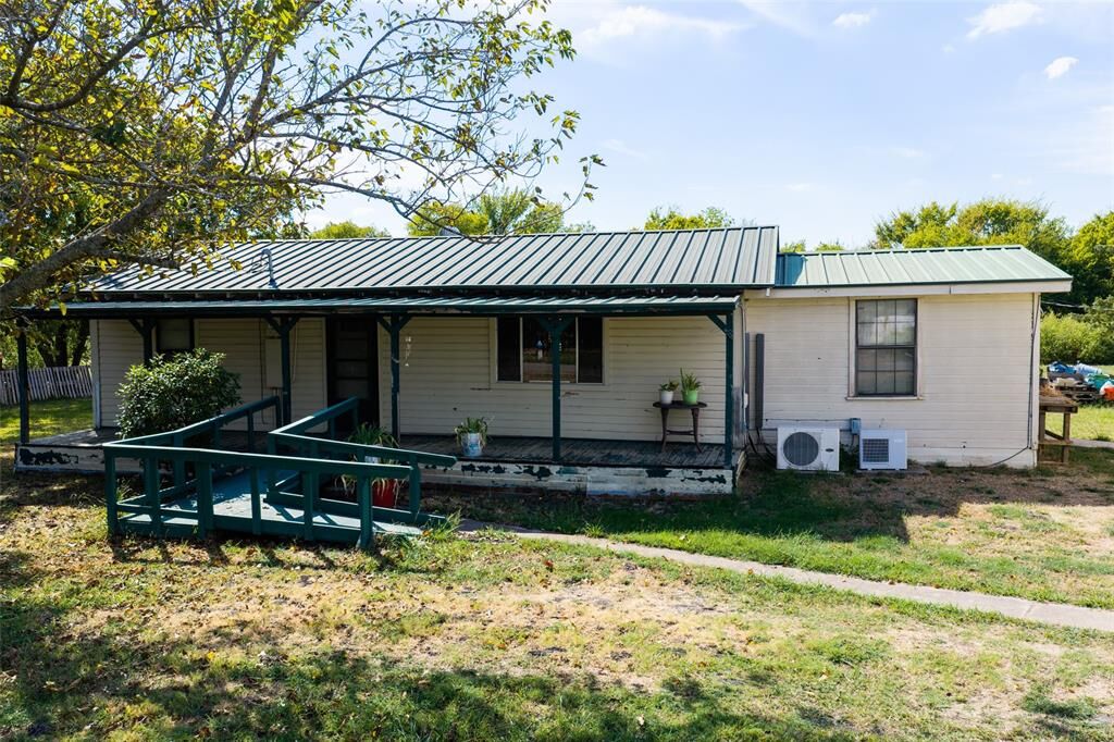 Property Photo:  80 County Road 1118  TX 75135 