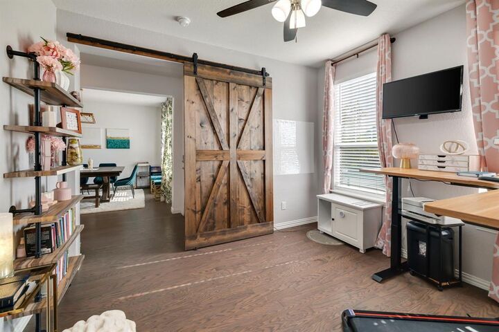 Property Photo: 816 Pearl Place TX 76247