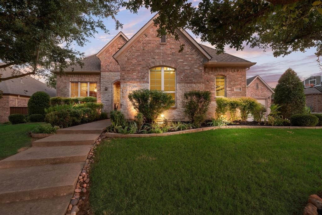 Property Photo:  1516 Silverleaf Drive  TX 76248 