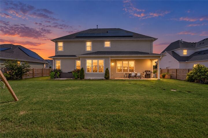 Property Photo:  2812 S 20th Street  AR 72758 