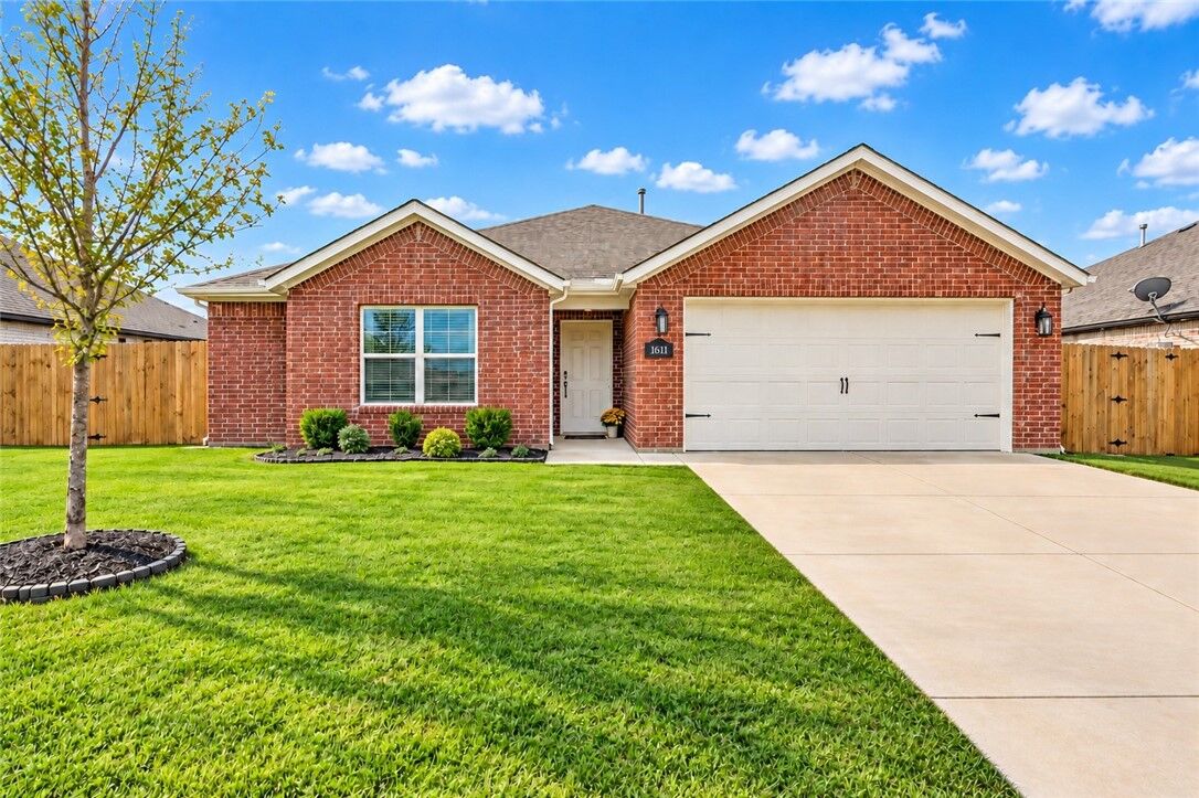 Property Photo: 1029 Glenora Avenue AR 72745