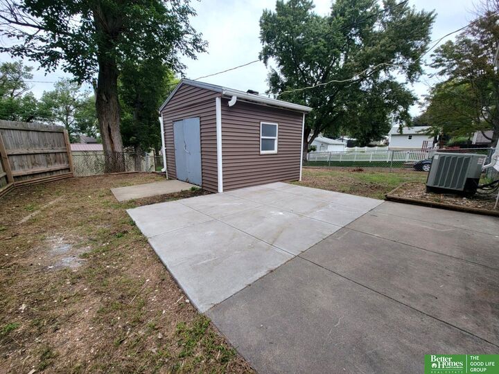 Property Photo: 1121 N East Avenue NE 68467