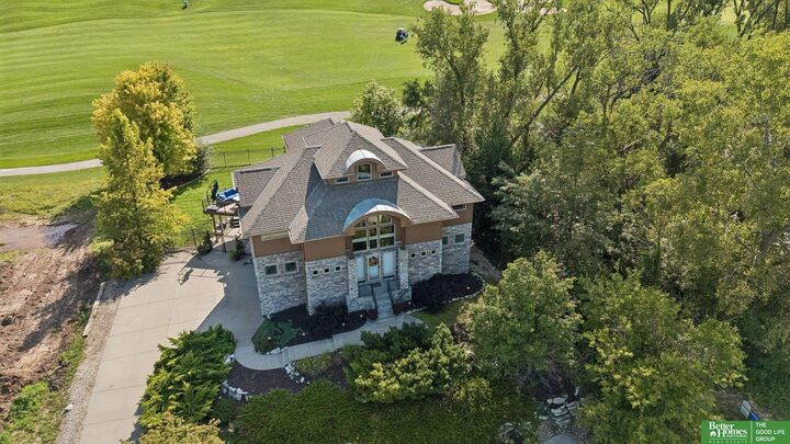 Property Photo: 1421 E Ridge Way NE 68003