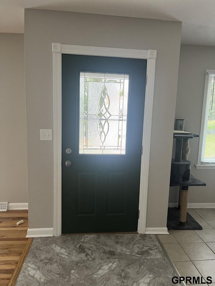 Property Photo:  711 5th Avenue  NE 68048-9999 