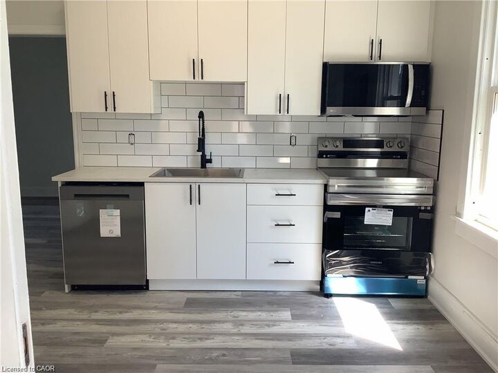 Property Photo: 90 Kent Street S 4 ON N3Y 2X9