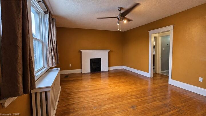 Property Photo:  229 Hess Street S 4  ON L8P 3P3 