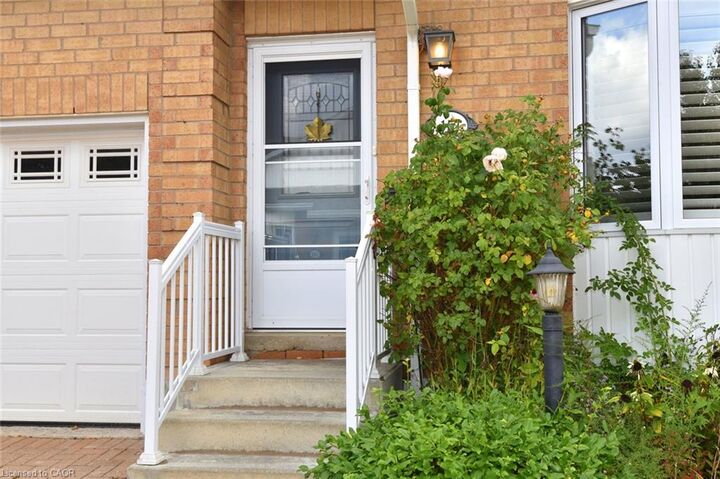 Property Photo:  157 Silverbirch Boulevard  ON L0R 1W0 