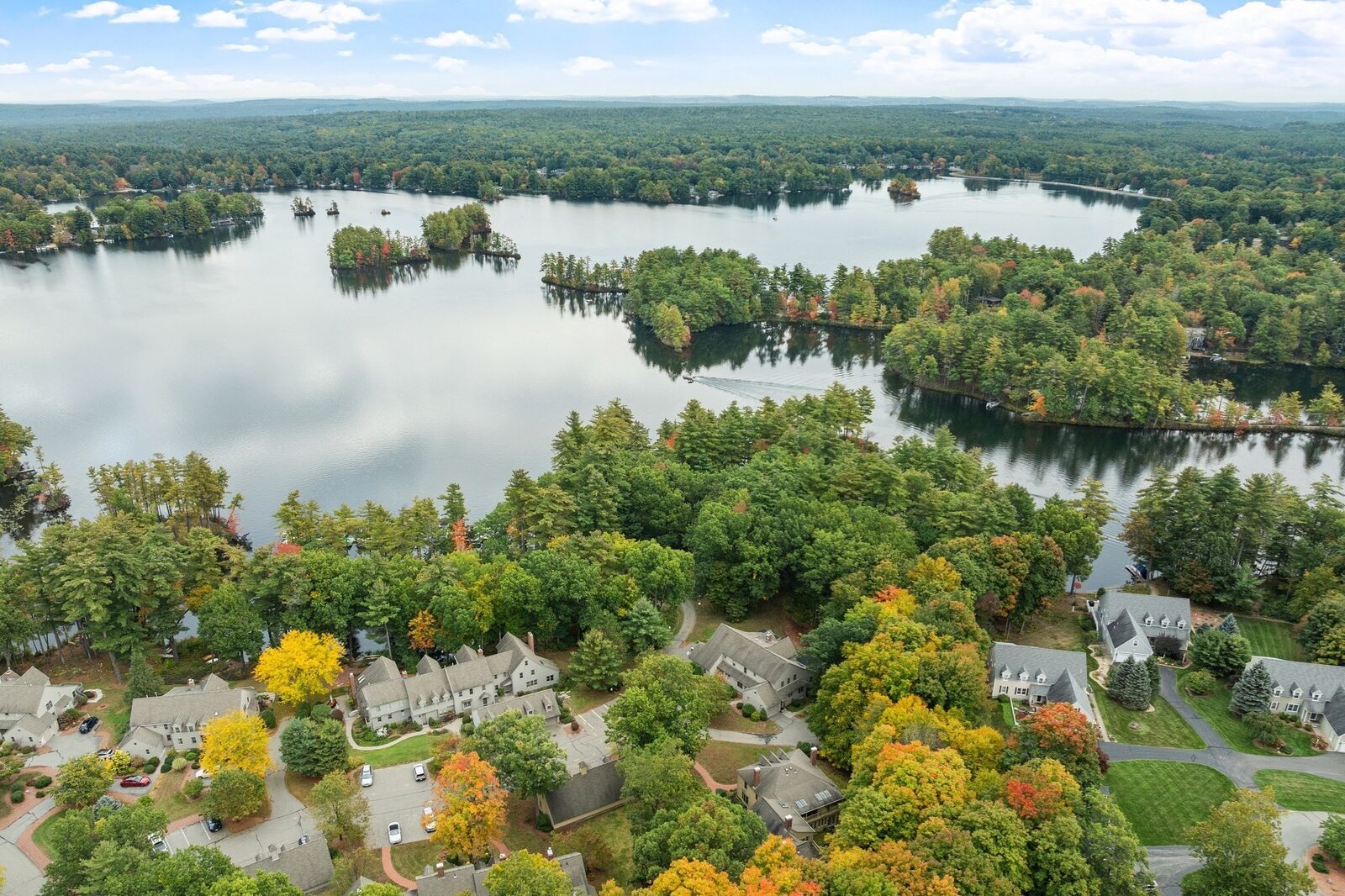 Property Photo:  17 Wintergreen Ct 17  MA 01462 