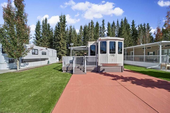 Property Photo:  32379 Range Road 55 181  AB T0M 1X0 