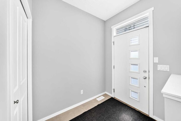 Property Photo:  154 Livingston Avenue NE  AB T3P 0V9 
