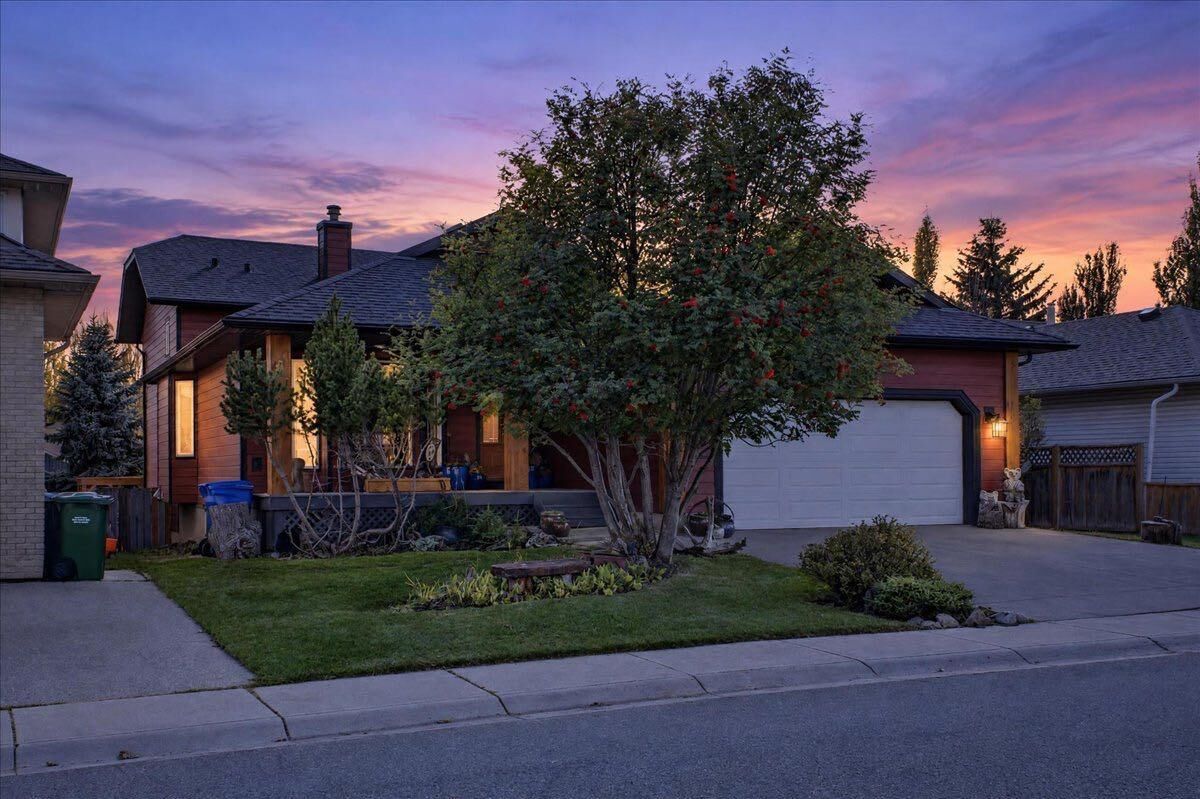 Property Photo:  5 Sunset Crescent  AB T1S 1M6 