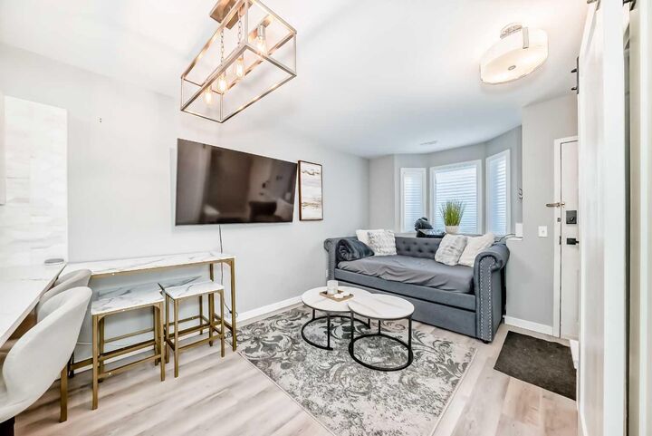 Property Photo: 1014 14 Avenue SW 106 AB T2R 0P1