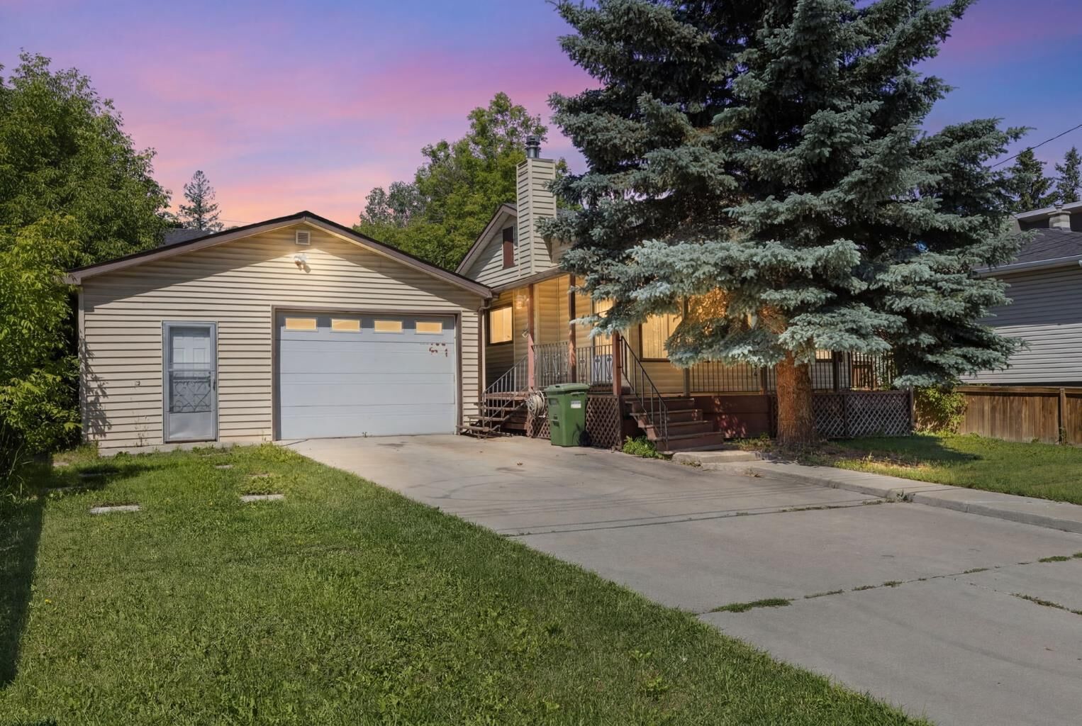 Property Photo:  3819 1 Street NE  AB T2E 3E1 