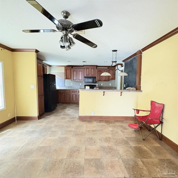 Property Photo: 6114 Louisville Ave FL 32526