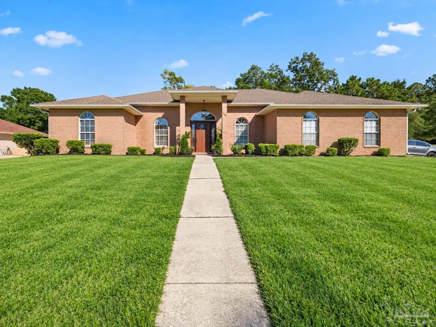 Property Photo: 3000 Ashbury Ln FL 32533