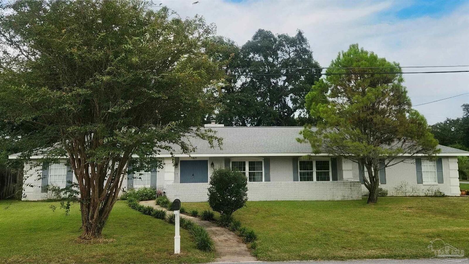 Property Photo: 405 Poinciana Dr FL 32561