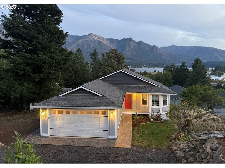 Property Photo: 438 NW Roselawn St WA 98648