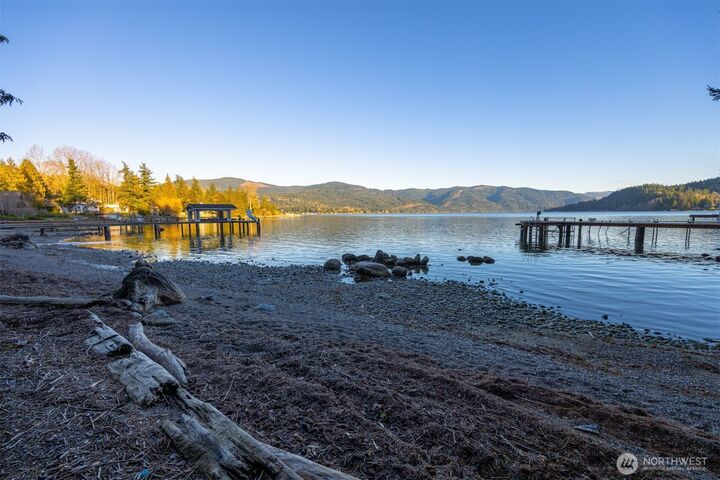 Property Photo:  2111  Dellesta Drive  WA 98226 