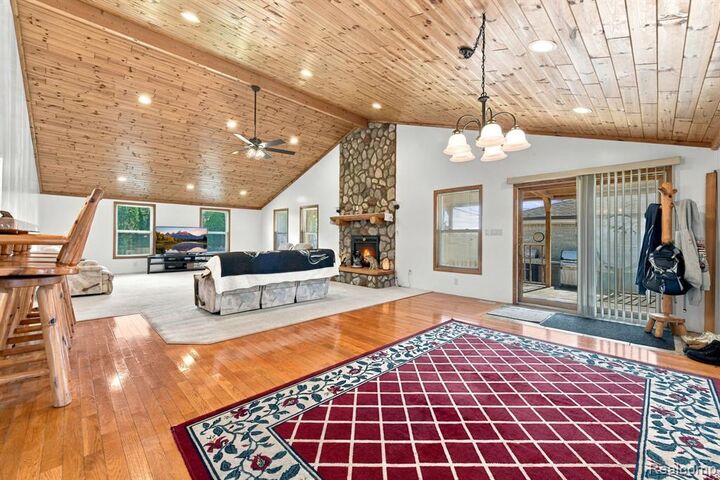 Property Photo: 13904 Bernice Avenue MI 48089