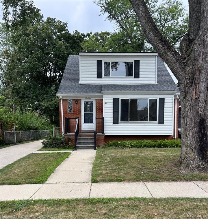 Property Photo:  475 N Harvey (Fl 2) Street N  MI 48170 