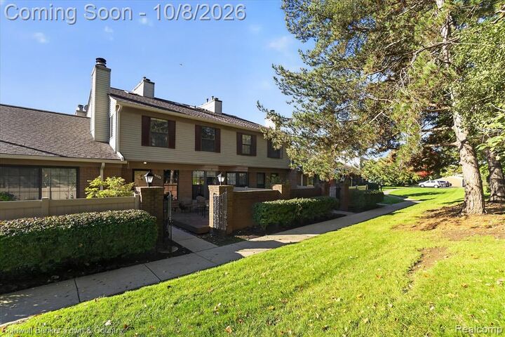 Property Photo:  38804 Country Circle  MI 48331 