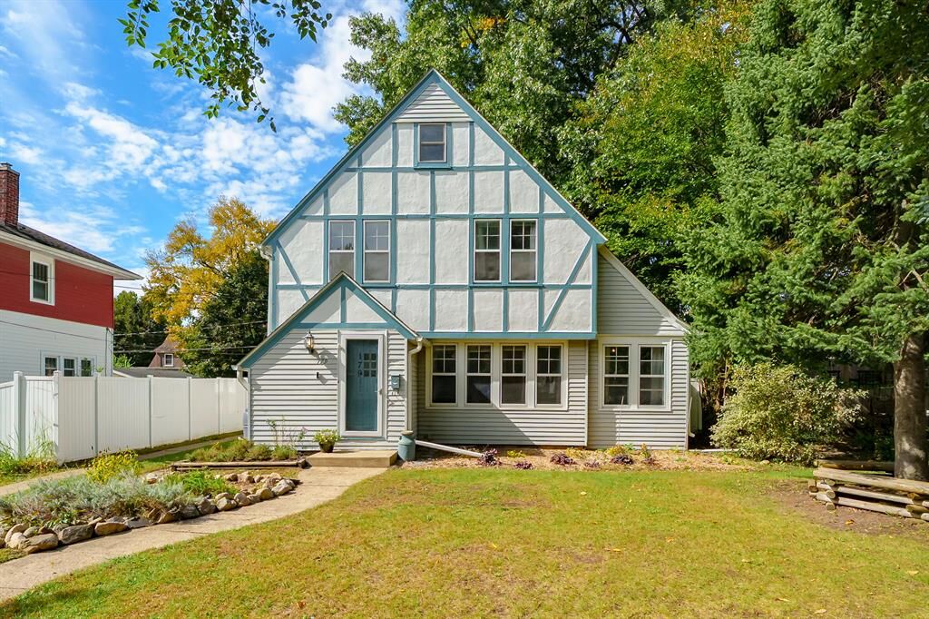 Property Photo:  179 N Union Street N  MI 49017 