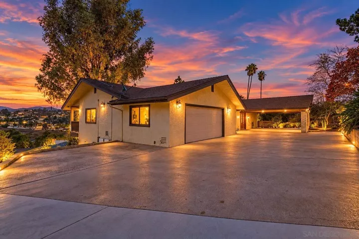 Property Photo:  1521 Shadow Knolls Ln  CA 92020 