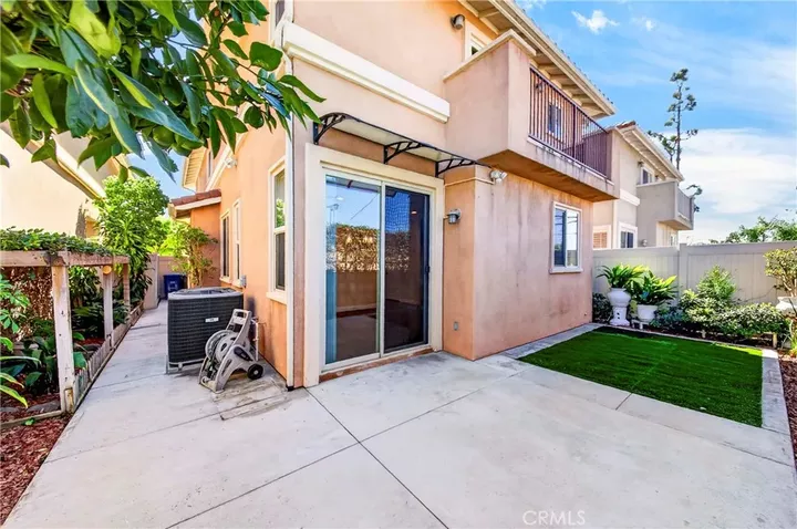 Property Photo:  1669 Orchid Way  CA 90248 