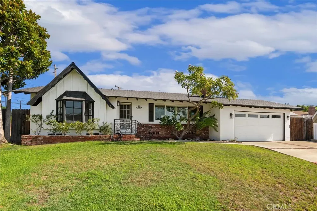 Property Photo:  1521 Kenneth Drive  CA 92705 
