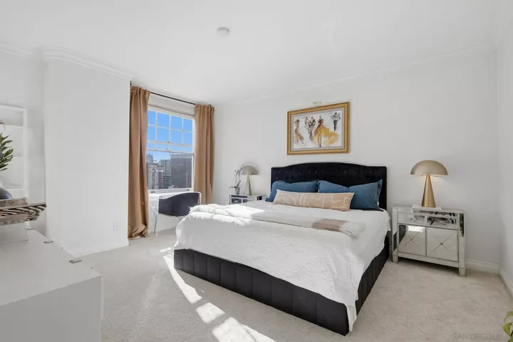 Property Photo:  702 Ash St 704  CA 92101 
