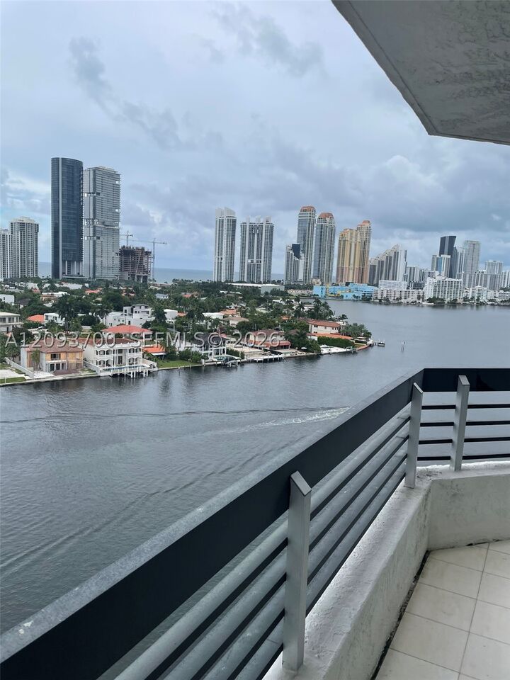 Property Photo: 19101 NE 36th Ct 1612 FL 33180