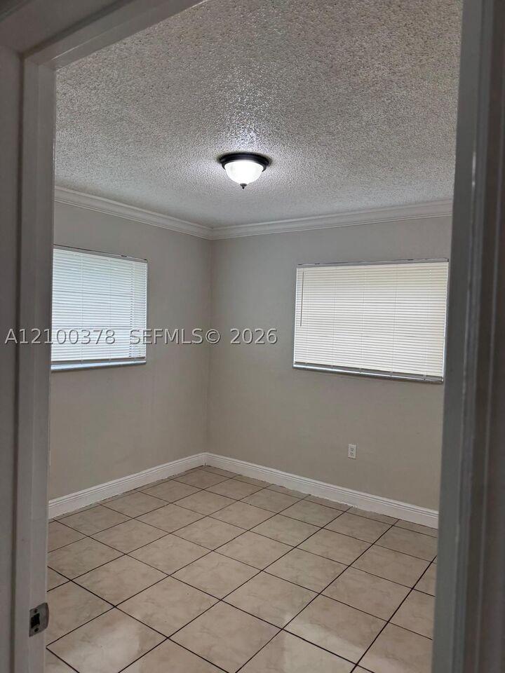 Property Photo:  16118 NE 21st Ave 1  FL 33162 