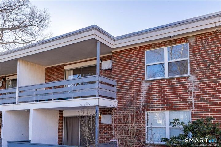 Property Photo:  108 Oakwood Avenue B-1  CT 06119 