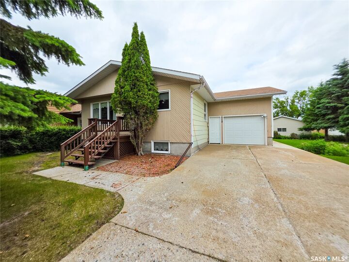 Property Photo:  618 4th Avenue W  SK S0A 2P0 