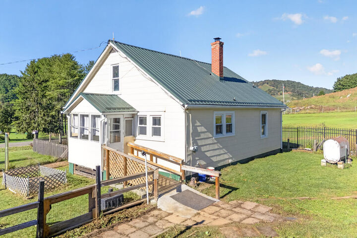 Property Photo:  8557 Spring Valley Rd  VA 24330 