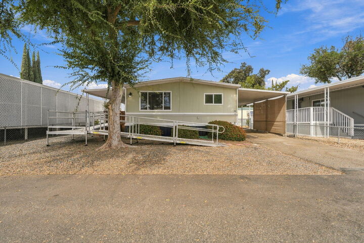 Property Photo:  415 N Akers Street  CA 93291 