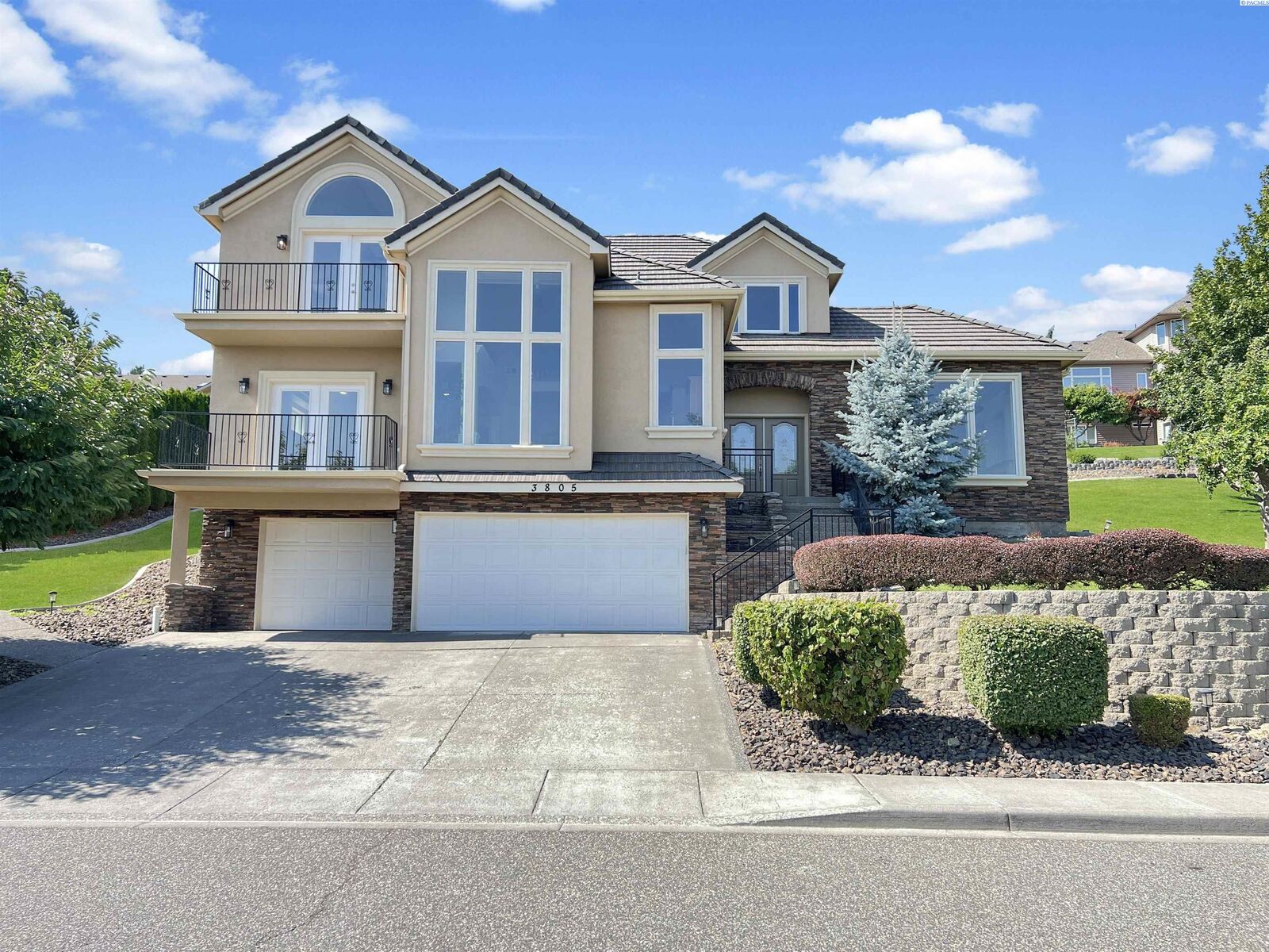 Property Photo:  3805 W 42nd Ave  WA 99337 