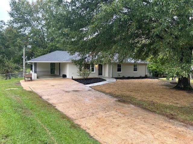 Property Photo: 304 Peachtree TN 38242