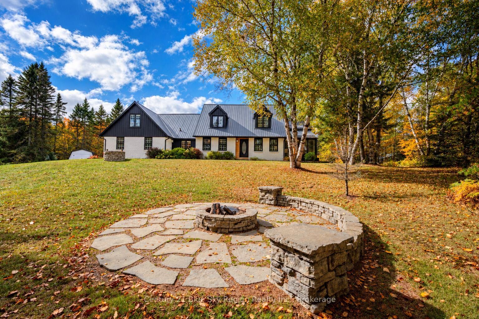 Property Photo: 1 Springdale Drive ON P1B 8G2